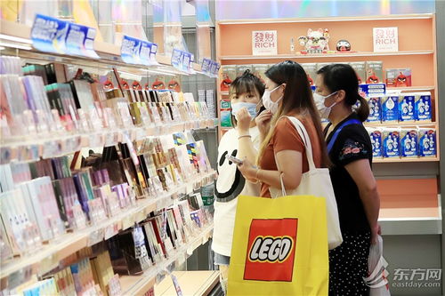 喝奶茶下館子 試衣服買(mǎi)黃金 五五購(gòu)物節(jié)首個(gè)周末,上海商場(chǎng)人氣十足